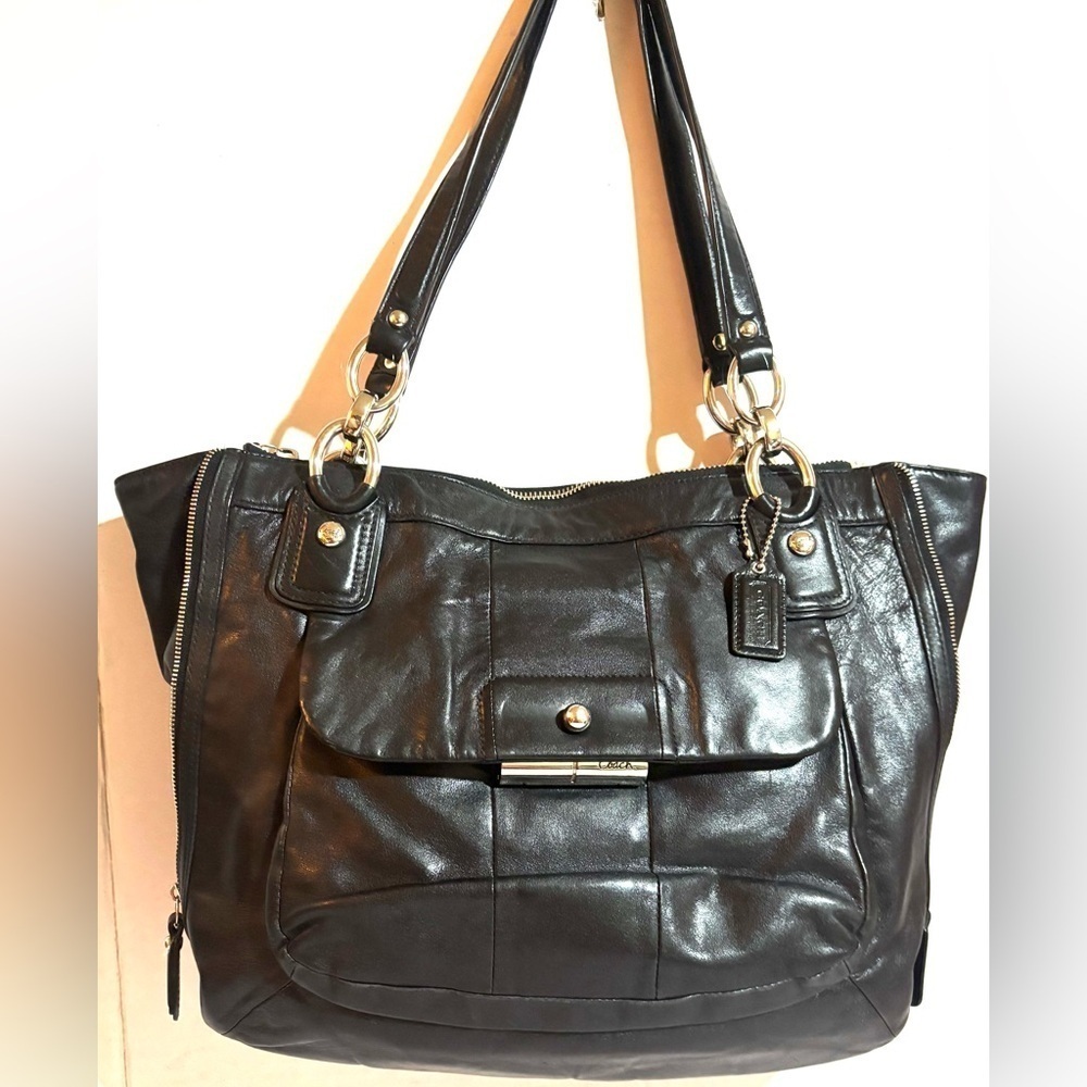 Coach vintage Black Leather Shoulder Bag